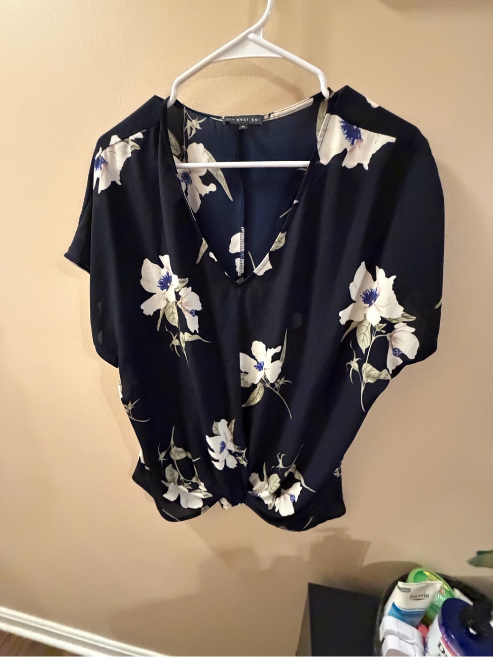 West Kei Navy Floral V-Neck Blouse size XL